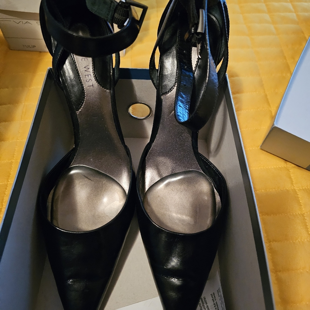 Ladies black heel